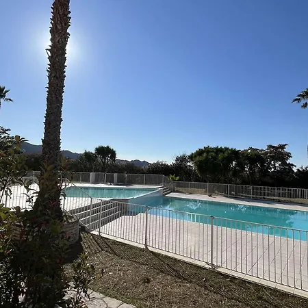 Climatise Avec Piscine Et Parking A Saint-florent - Fr-1-650-41