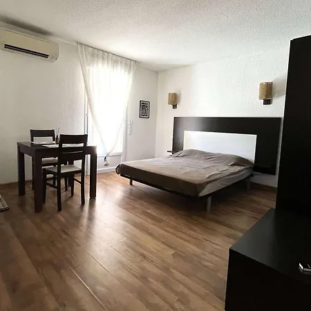 Climatise Avec Piscine Et Parking A Saint-florent - Fr-1-650-41 *